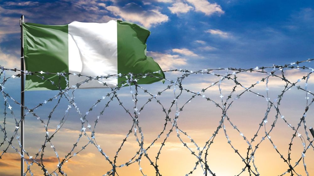Z nigerijské věznice uprchlo přes sto trestanců. Budovu poškodil déšť